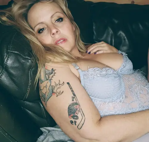 Daisy Knickers - milf