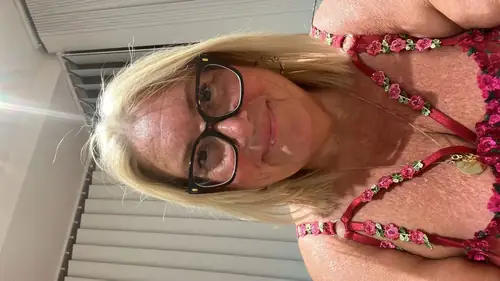 EnglishMoistCurvyChanel - pawg
