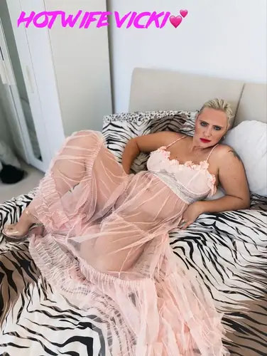 Britishbadgirl - cuckold