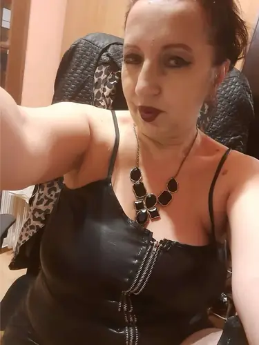 EvelyneFlirtyMilf - cei