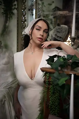 Luna Night - brunette